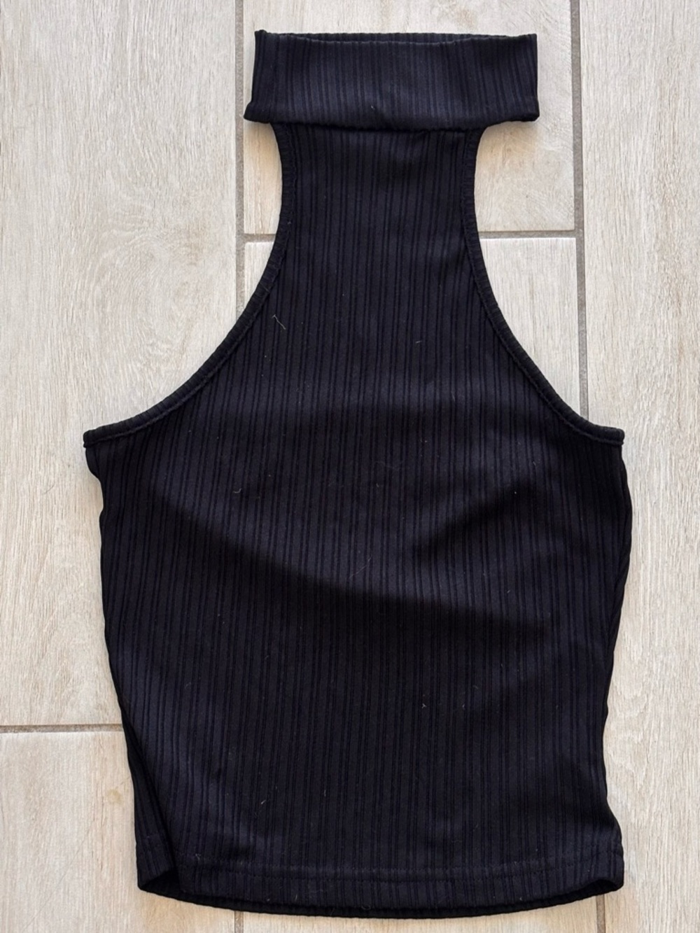 Commense Black Ribbed High-Neck Crop Top - Picture 2 of 3